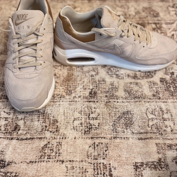 Nike Shoes - Women’s Nike Air Max